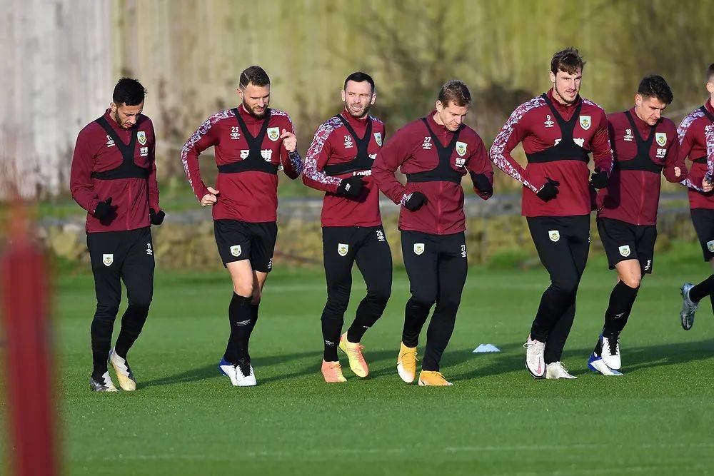 揭秘逃生游戏中的花式艾草桃子灯：玩家必备知识